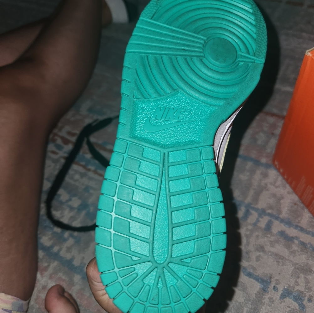 Nikes shoes - Picture 7 of 13